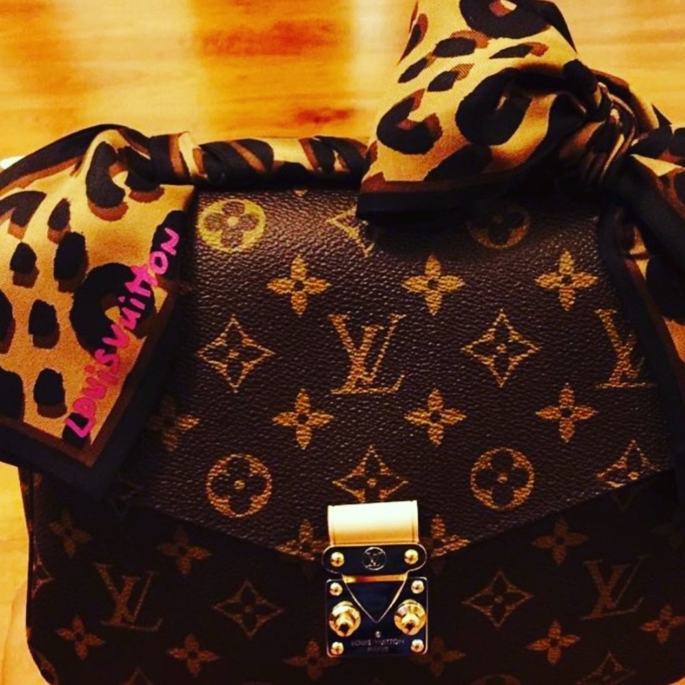 Louis Vuitton pouchette Metis like new